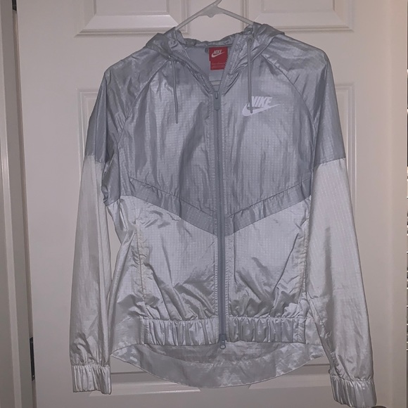 White and grey Nike windbreaker - Picture 1 of 1
